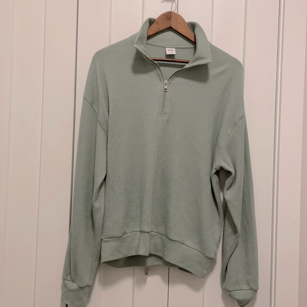 TNA 1/4 zip light sweatshirt Size-medium